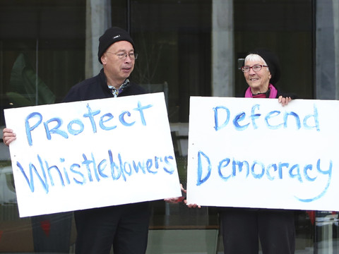 La protection des whistleblowers doit être améliorée