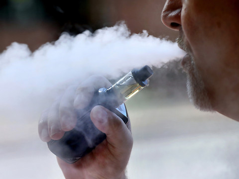 Le vapotage lié à de multiples maladies chroniques des poumons
