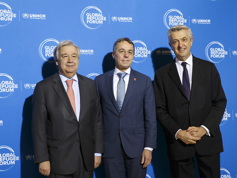 Réfugiés: Erdogan cible les Européens et Cassis demande des 