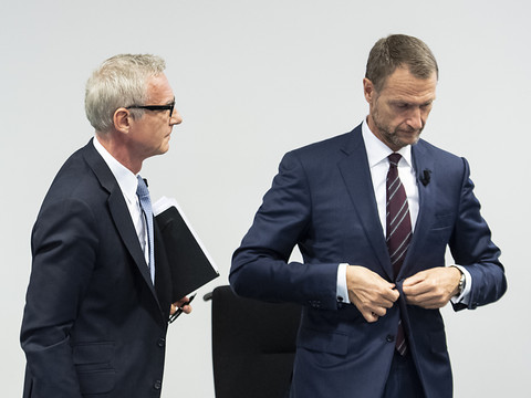 Credit Suisse a également surveillé le chef des ressources humaines
