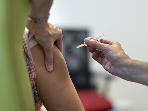 Vers un carnet de vaccination invisible sous la peau?