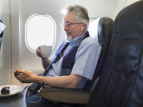 Passagère brûlée par du café: la compagnie aérienne est responsable, selon la justice de l'UE