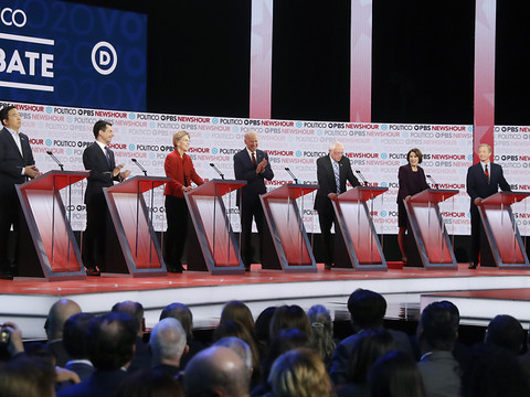 Les candidats démocrates s'écharpent sur l'argent en politique