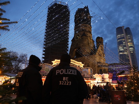 Fausse alerte aux marchés de Noël de Berlin et Nice