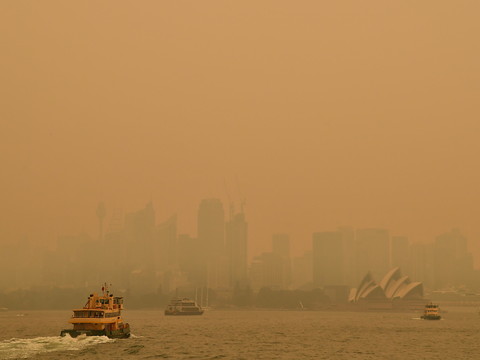 Incendies en Australie: un Premier ministre contesté sur le front