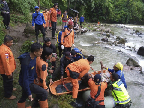 Un bus chute dans un immense ravin, au moins 25 morts