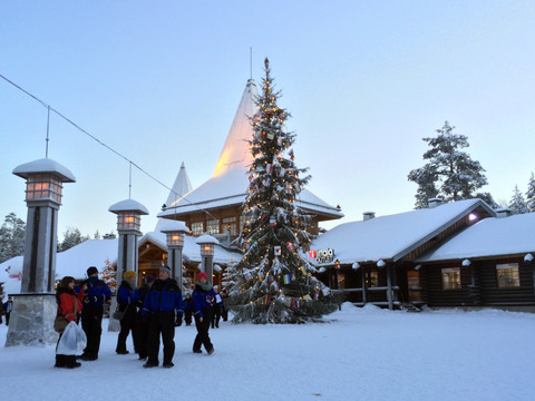 Les touristes, aubaine et malédiction au pays du père Noël