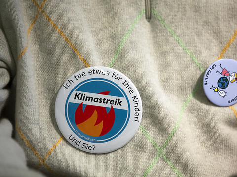 Les jeunes mettent hors jeu les partis politiques