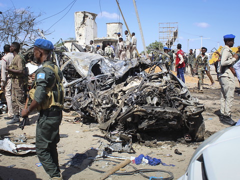 Forte explosion à Mogadiscio, près de 80 morts