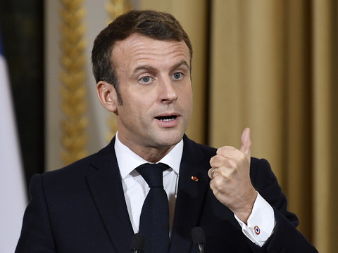 Retraites: le ton monte en France en attendant les voeux de Macron