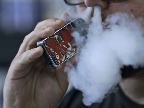 Washington dévoile une interdiction partielle des e-cigarettes