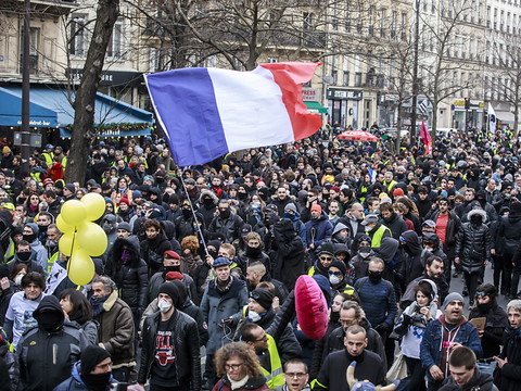 Plusieurs milliers de manifestants contre la réforme des retraites à Paris