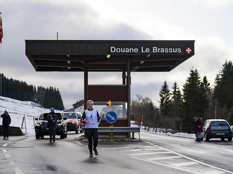La flamme olympique à la vallée de Joux avant l'inauguration jeudi
