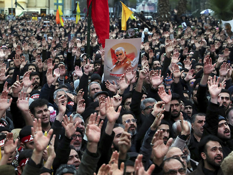 Les Américains visés en Irak après les obsèques de Qassem Soleimani