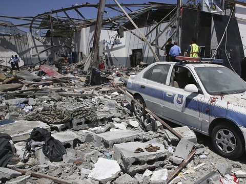Au moins 28 morts dans un raid contre une école militaire à Tripoli