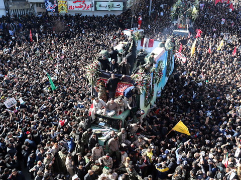 Bousculade lors des funérailles de Soleimani en Iran: plus de 50 morts