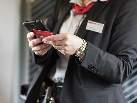 Le port d'un badge nominatif devrait être volontaire pour les employés des CFF