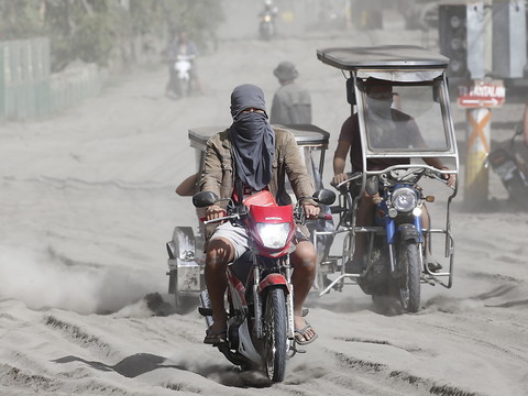 Le réveil du volcan Taal aux Philippines fait un mort et 45'000 évacués