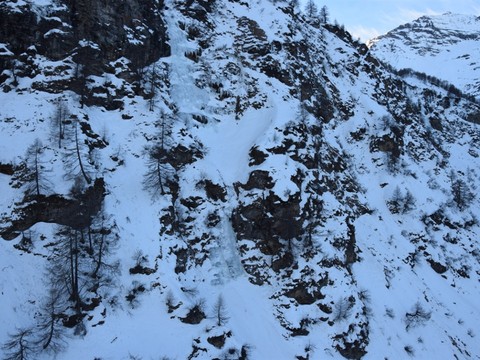 Un Italien se tue en faisant de l'escalade sur glace à Poschiavo