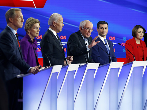 Bernie Sanders lâche les coups pour le dernier débat démocrate
