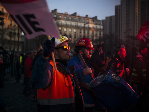 Retraites en France: Mobilisation en baisse, malgré des manifestants 