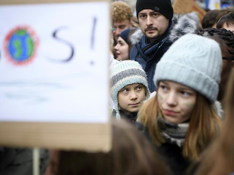 Des milliers de jeunes Suisses dans la rue à Lausanne