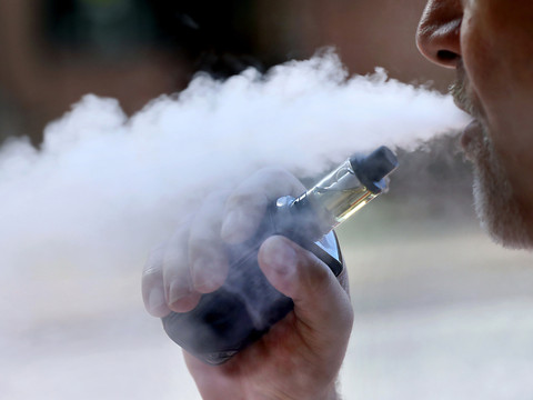 Genève interdit la vente de tabac et d'e-cigarettes aux mineurs