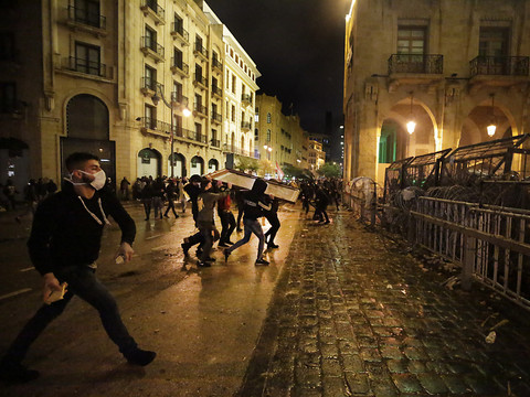 Nouveaux heurts à Beyrouth, plus de 140 blessés