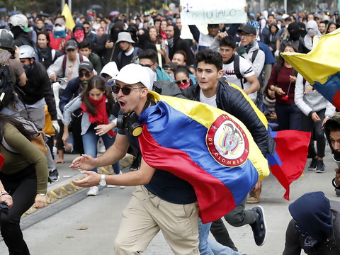 Reprise des manifestations, affrontements avec la police