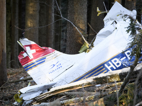 Deux Fribourgeois se tuent dans un crash d'avion à St-Légier (VD)