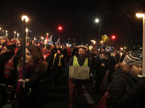 Réforme adoptée en France, ses opposants ne désarment pas