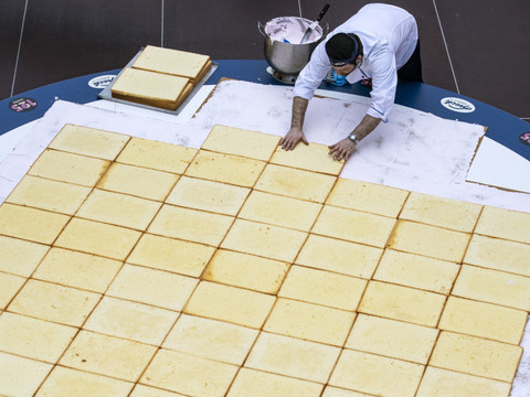 Tentative de record de la plus grande tourte au kirsch à Zoug