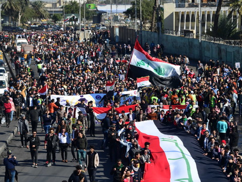 Irak: des milliers d'étudiants défient le pouvoir, plusieurs morts