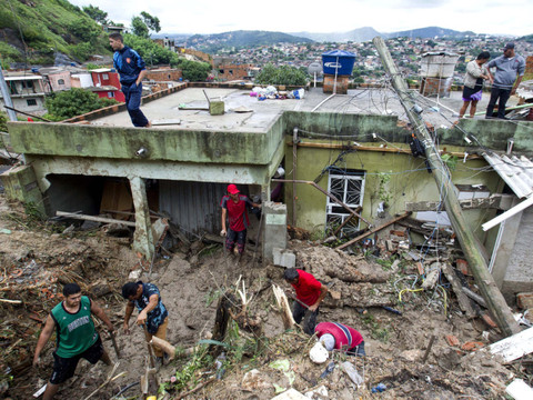 Une tempête fait au moins 44 morts