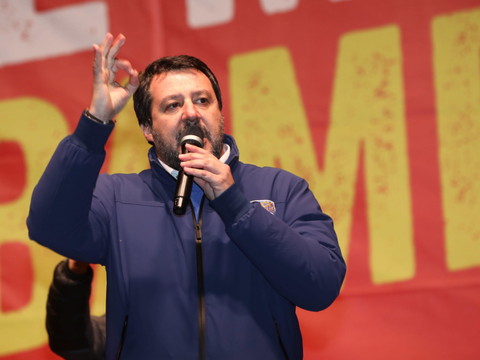 Salvini rate son pari, le gouvernement reste en place mais fragile