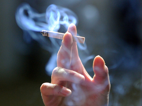 Les employés de l'Etat obligés de timbrer pour la pause cigarette au Tessin