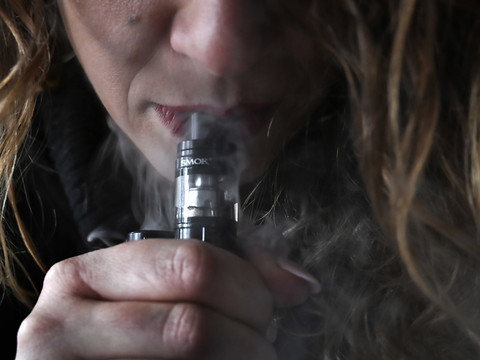 Référendum lancé contre les interdictions touchant l'e-cigarette
