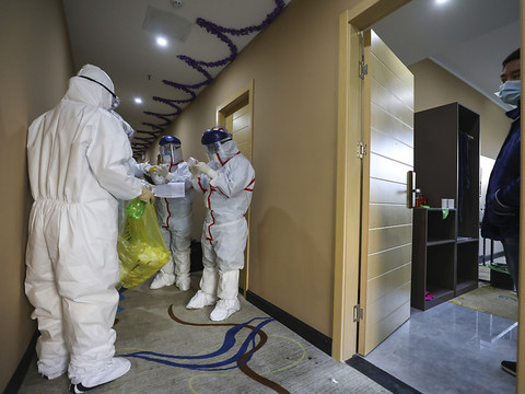 Virus chinois: les mesures de restriction s'étendent