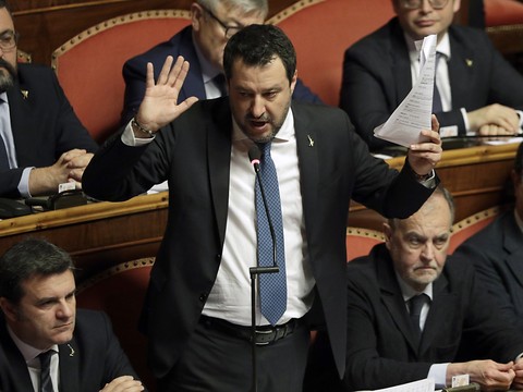 Séquestration de migrants: Salvini renvoyé en justice par le Sénat
