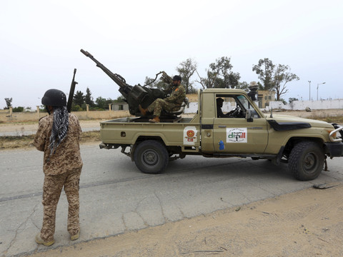 Combats meurtriers près de Tripoli malgré une résolution de l'ONU