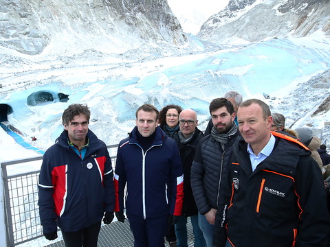 Macron s'efforce d'afficher son virage écolo au pied du mont Blanc