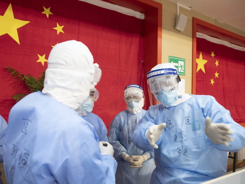 Coronavirus: plus de 1600 décès en Chine continentale