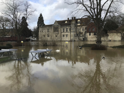Tempête Dennis: les inondations au Royaume-Uni font un mort