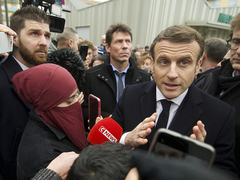 Emmanuel Macron s'engage contre 