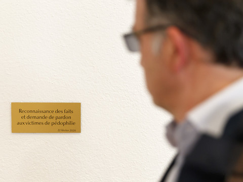 Une plaque pour ne pas oublier les abus sexuels des prêtres