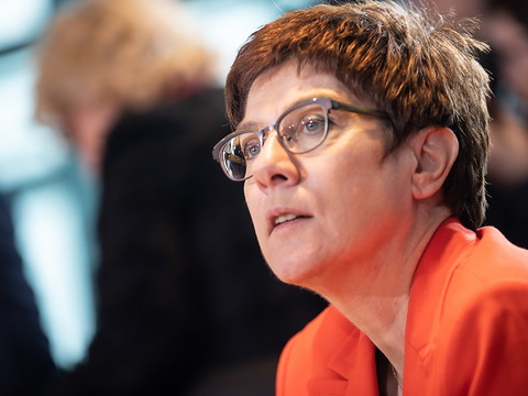 Le parti d'Angela Merkel s'enfonce dans la crise