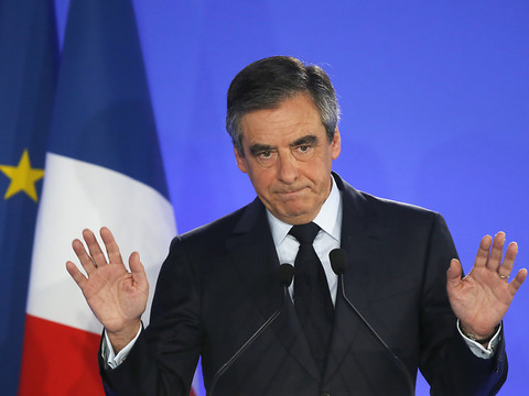 Le procès des époux Fillon suspendu jusqu'à mercredi