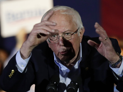 Bernie Sanders attaqué après sa défense de Fidel Castro
