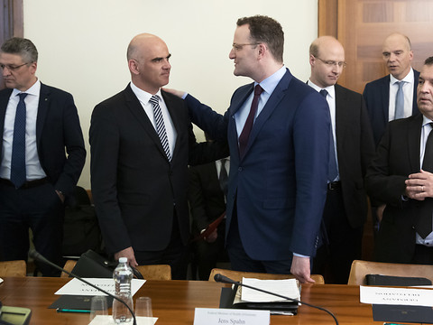 Les pays voisins de l'Italie gardent leurs frontières ouvertes