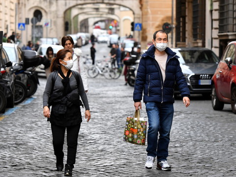 Le coronavirus se propage en Europe, en Asie et au Brésil